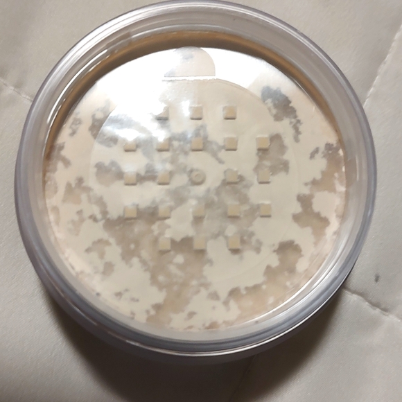 Laura Mercier translucent setting powder - Picture 3 of 4